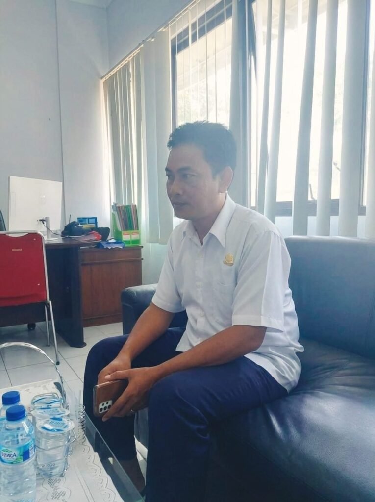 Visibilitas Berangsur Pulih, Dua Pesawat Lepas Landas dari Bandara Sultan Babullah — foto 2