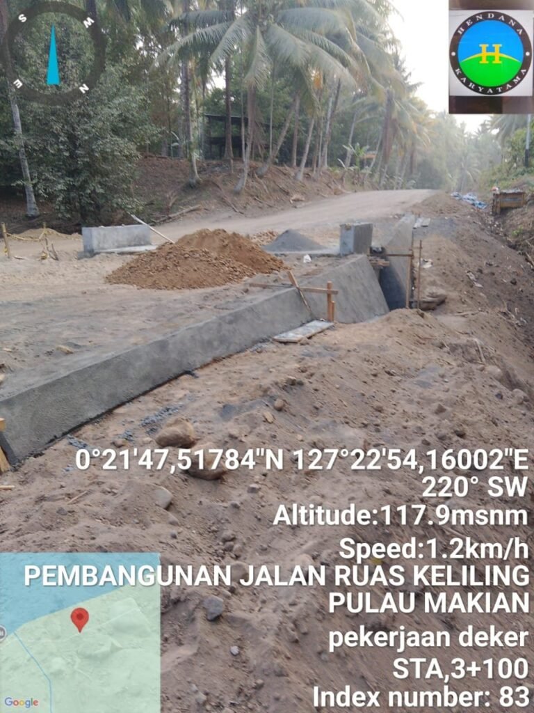 Pekerjaan deker pada ruas jalan keliling Pulau Makian (STA 3+100).