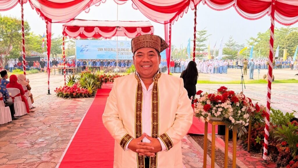 Gubernur Sherly Tjoanda Puji Panitia dan Pimpinan OPD Usai Upacara HUT ke-27 Maluku Utara — foto 1