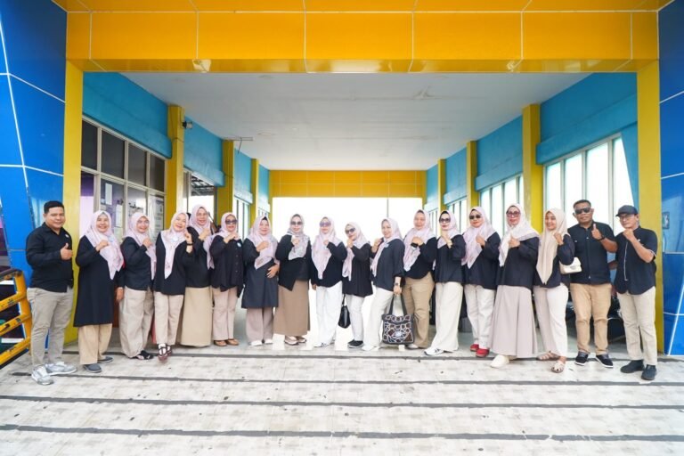 Keberangkatan Kontingen TP PKK Kota Tidore Kepulauan menuju Halmahera Timur untuk mengikuti HKG ke-54 pada Rabu (21/10/2026).