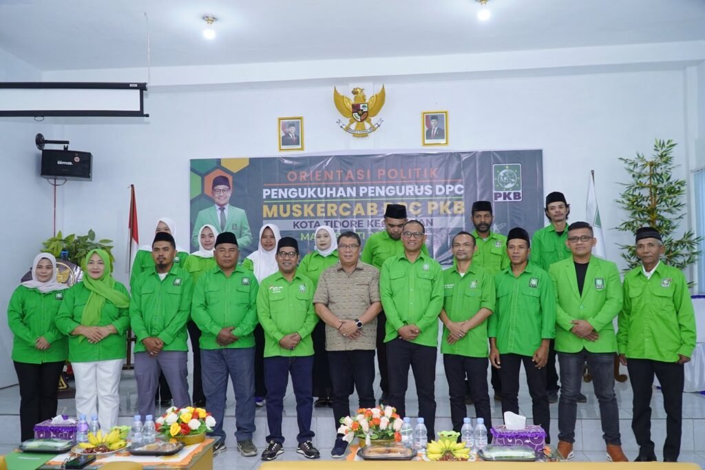 Sekda Ismail Dukomalamo Mewakili Wali Kota Hadiri Orientasi Politik dan Muskercab DPC PKB Tidore Kepulauan — foto 1