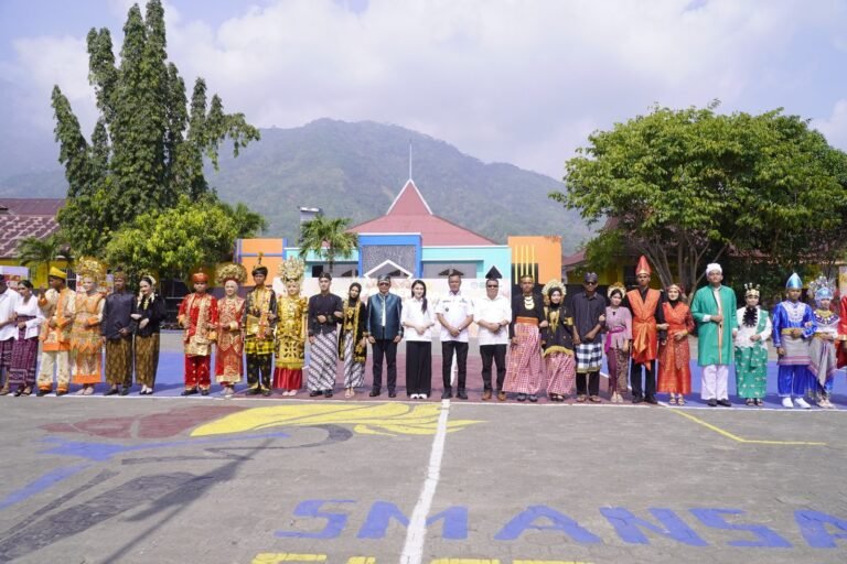 Sherly Tjoanda Hadiri Upacara Sumpah Pemuda di SMA Negeri 1 Tidore
