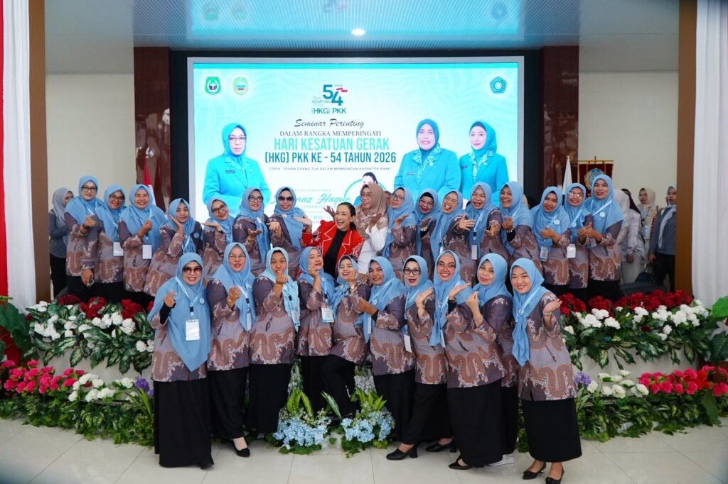 Ketua TP PKK Tidore Hadiri Seminar Parenting Bersama Shahnaz Haque di Halmahera Timur — foto 1