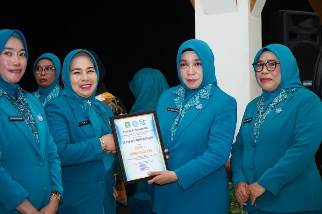TP PKK Kota Tidore Kepulauan Borong Penghargaan di HKG ke-54 Tingkat Provinsi Maluku Utara — foto 1