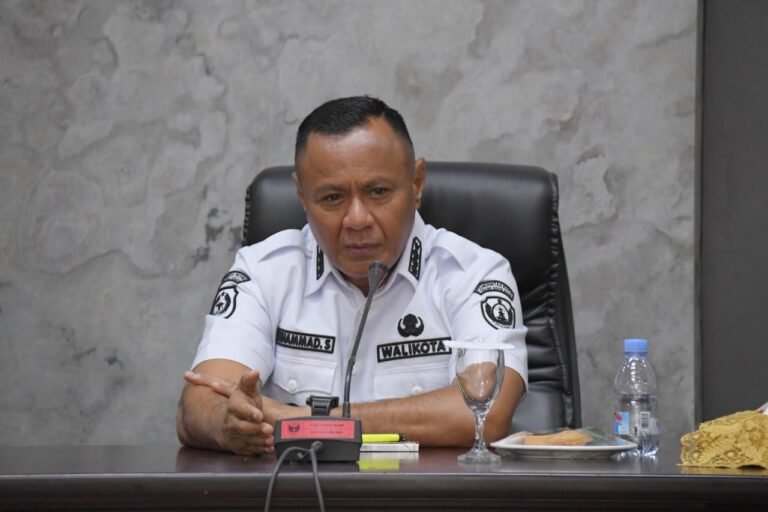 Wali Kota Tidore Kepulauan Muhammad Sinen.
