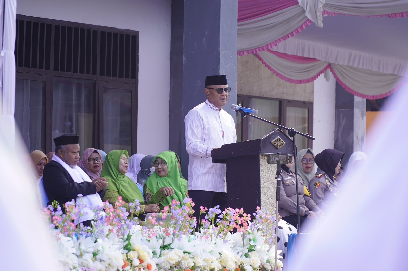 Peringatan Hari Santri Nasional Tahun 2026 berlangsung di Halaman Pondok Pesantren Harisul Khairaat Bumi Hijrah, Kelurahan Ome, Kota Tidore Kepulauan, Kamis (22/10/2026).