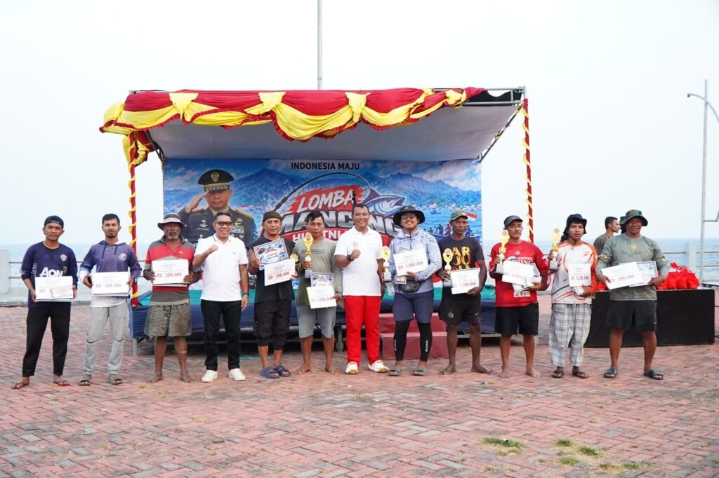 Wawali Ahmad Laiman Tutup Rangkaian Lomba HUT ke-81 TNI di Pantai Tugulufa — foto 1
