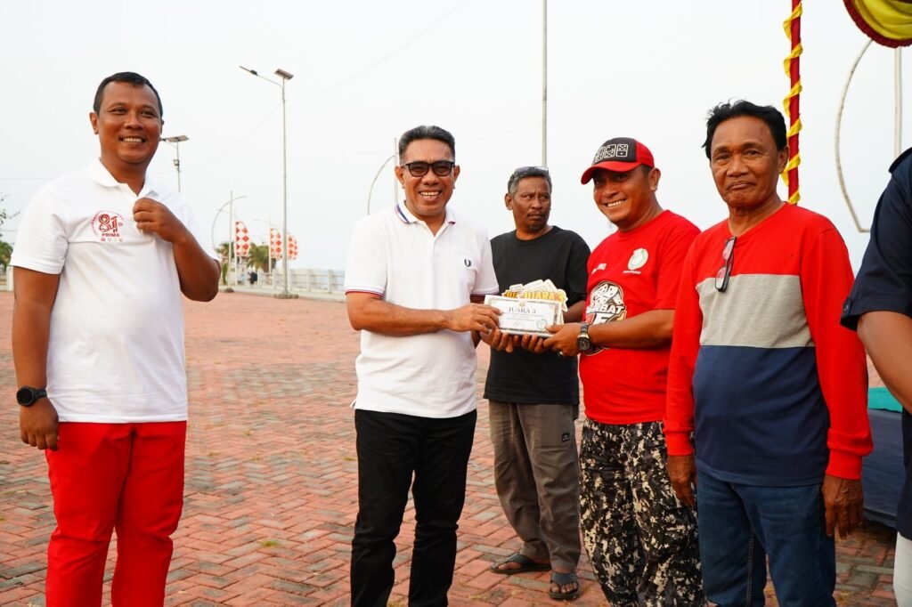 Wawali Ahmad Laiman Tutup Rangkaian Lomba HUT ke-81 TNI di Pantai Tugulufa — foto 1