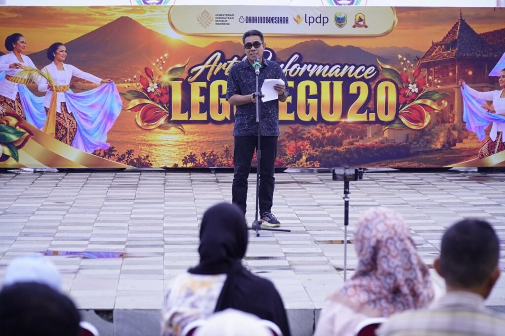 Ahmad Laiman Resmikan Art Performance Legu-Legu 2.0 di Pantai Tugulufa — foto 1