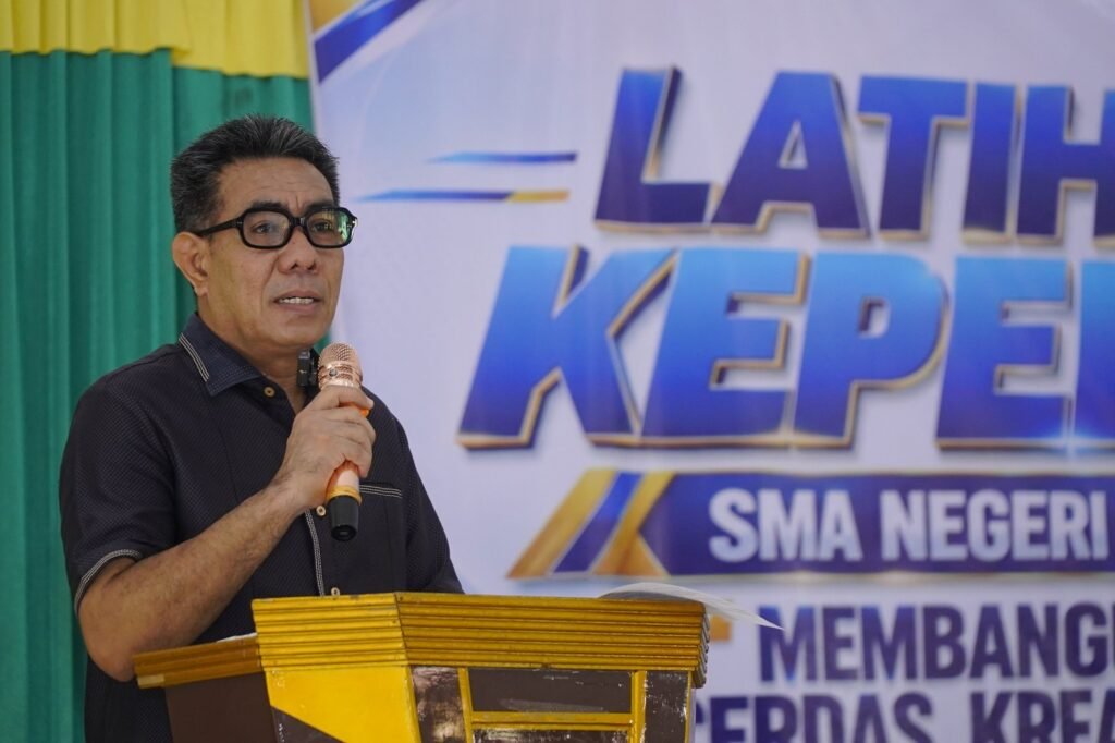 Ahmad Laiman Resmikan Latihan Dasar Kepemimpinan Siswa SMA 1 Tidore — foto 1